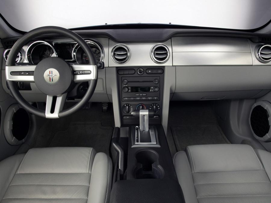  Ford Mustang GT 2005 года  (фото 197 из 209)